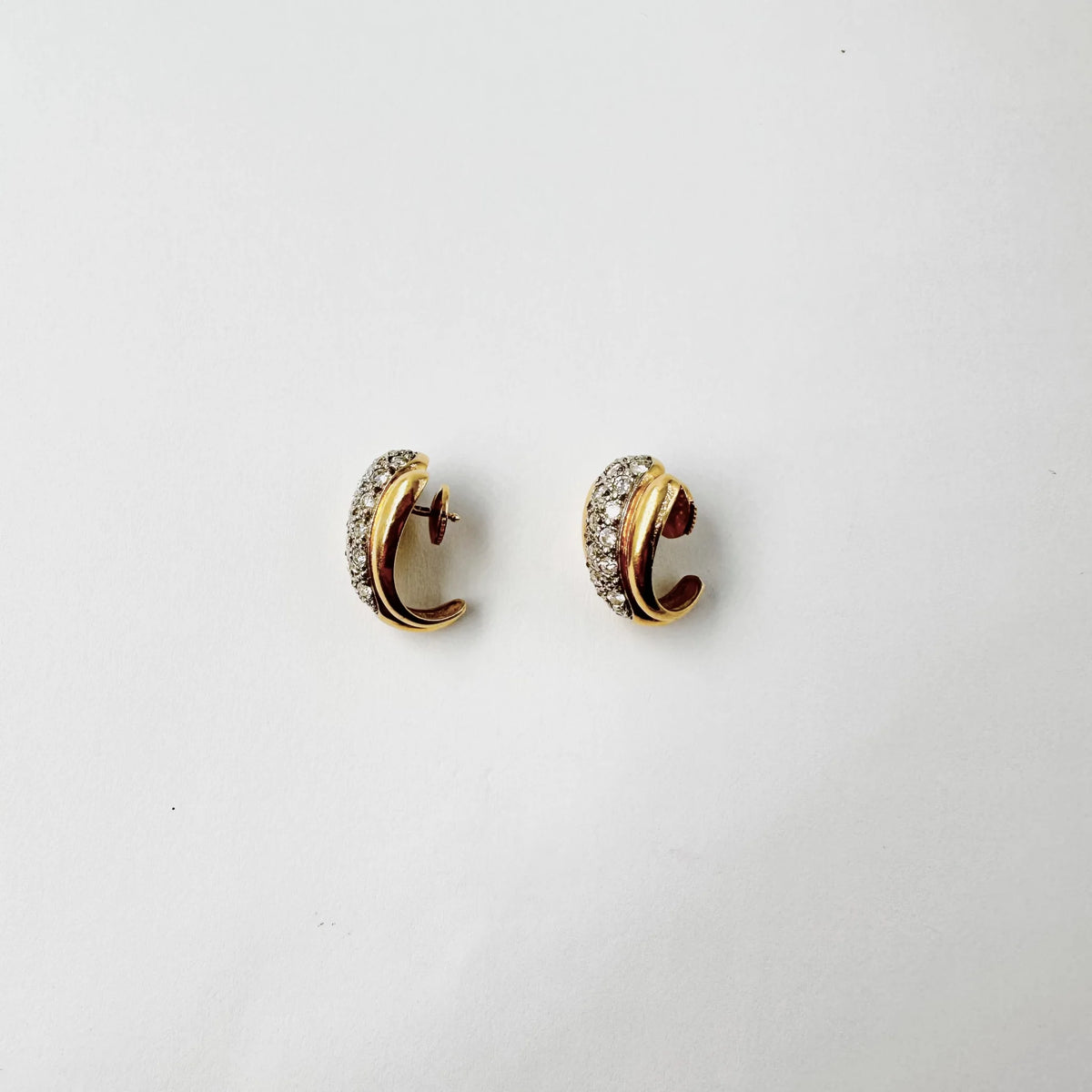 Earrings in white gold, yellow gold, and diamonds