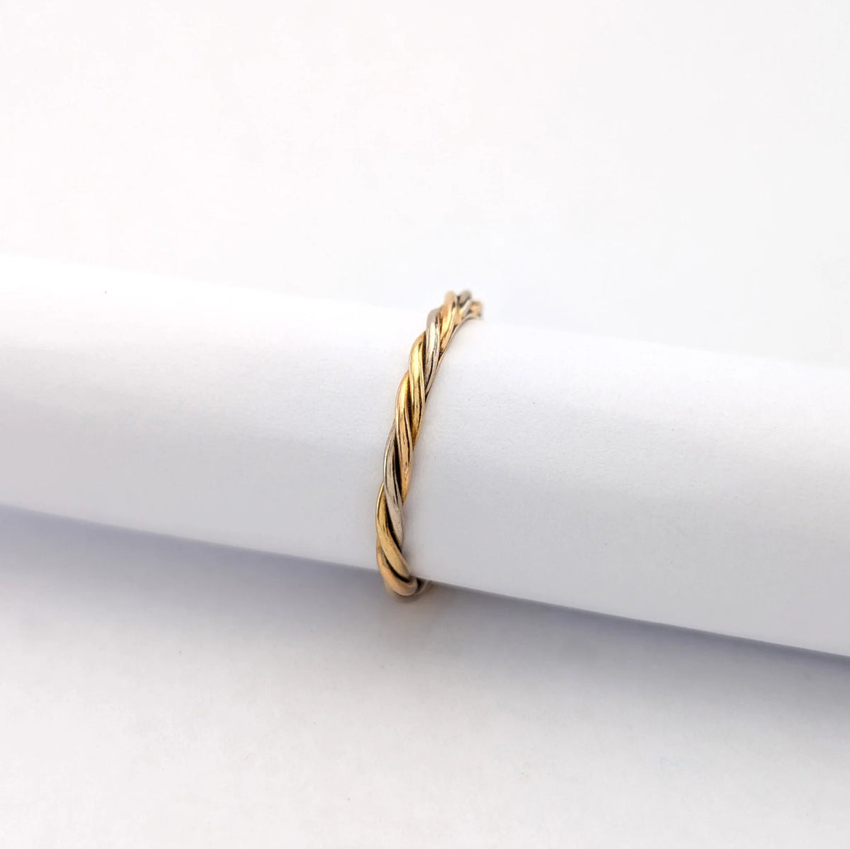 CARTIER Wedding band in white gold, yellow gold, and rose gold