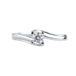 White Gold Solitaire Ring with Diamond