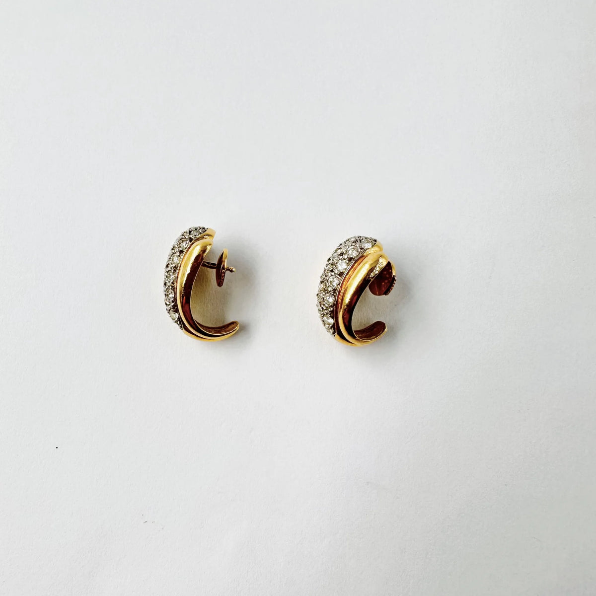 Earrings in white gold, yellow gold, and diamonds
