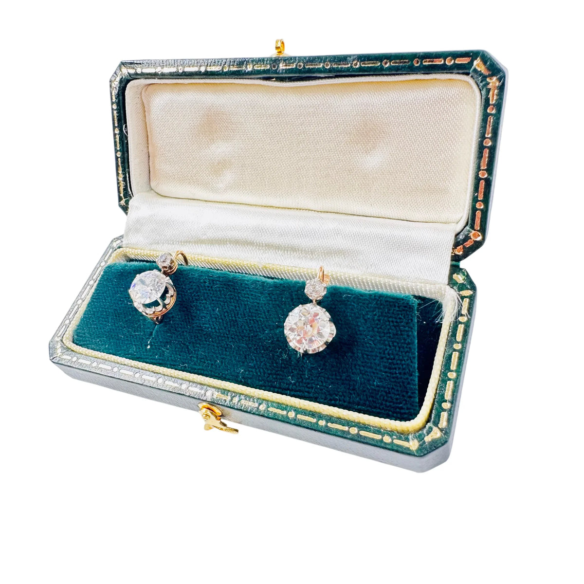 Yellow gold lever-back earrings with diamonds