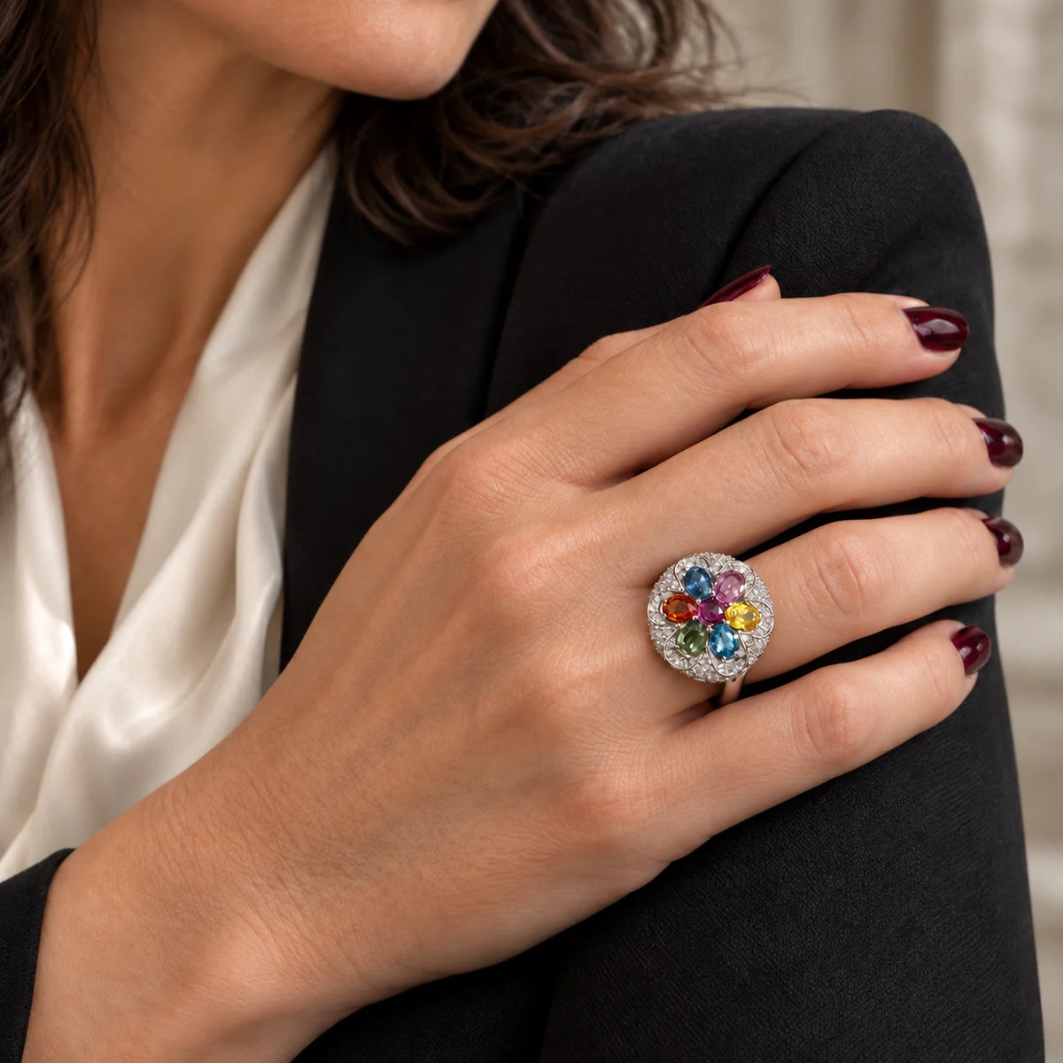 Bague Dôme en or blanc, saphirs et diamants