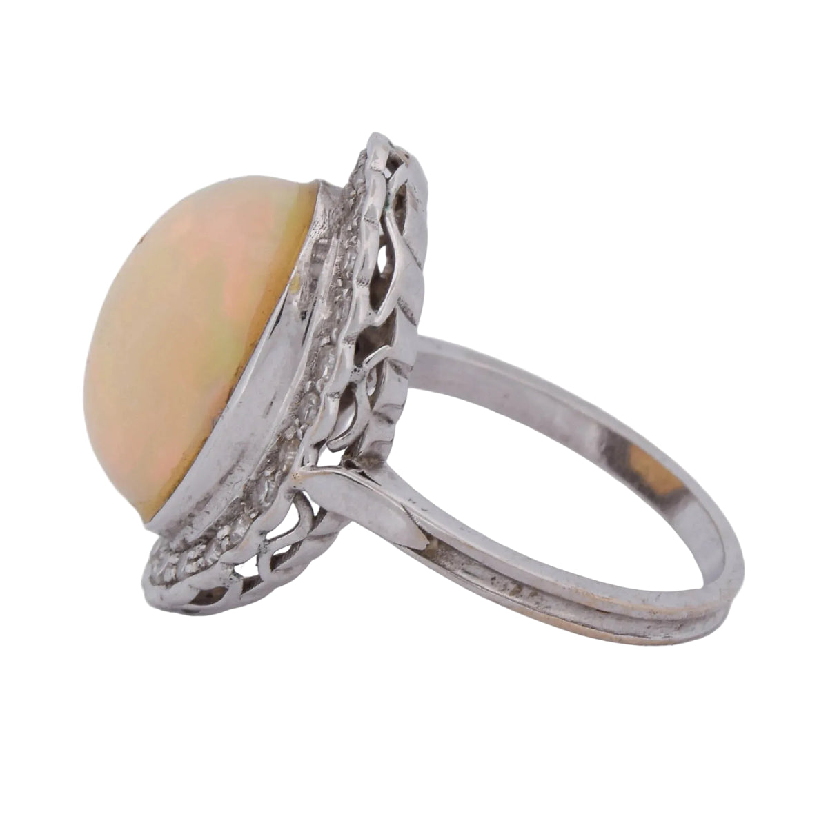 Entourage Ring in white gold, Opal, and Diamonds