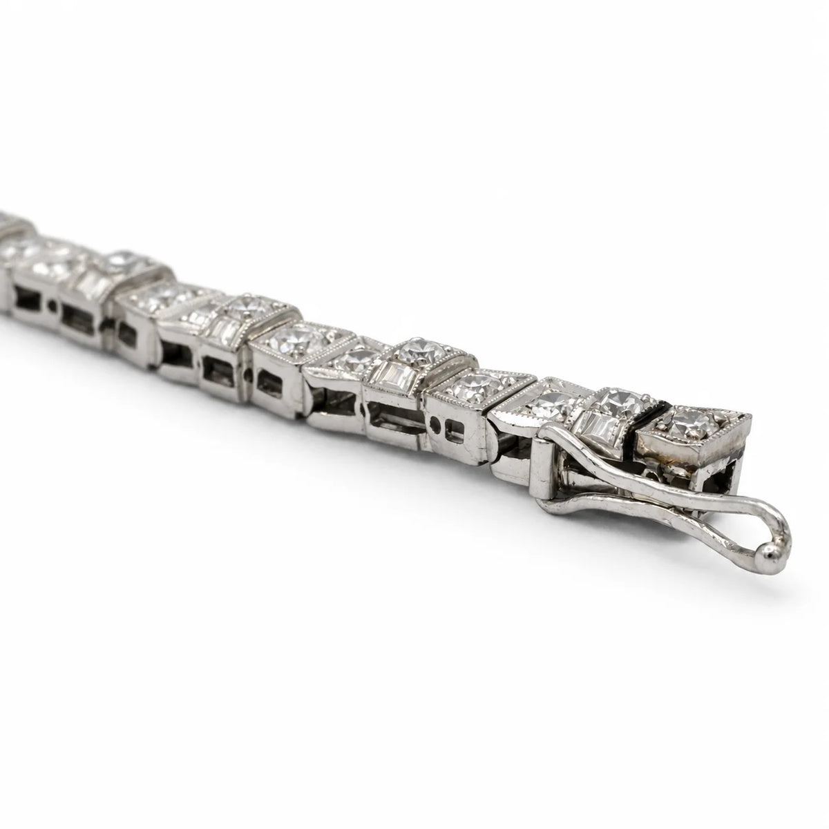 Art Deco watch in platinum and diamonds