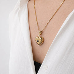 Yellow gold pendant with gemstones