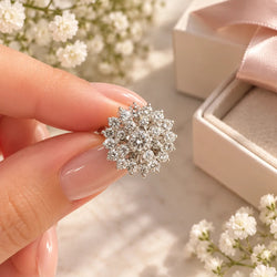 Marguerite Ring in White Gold and Diamonds