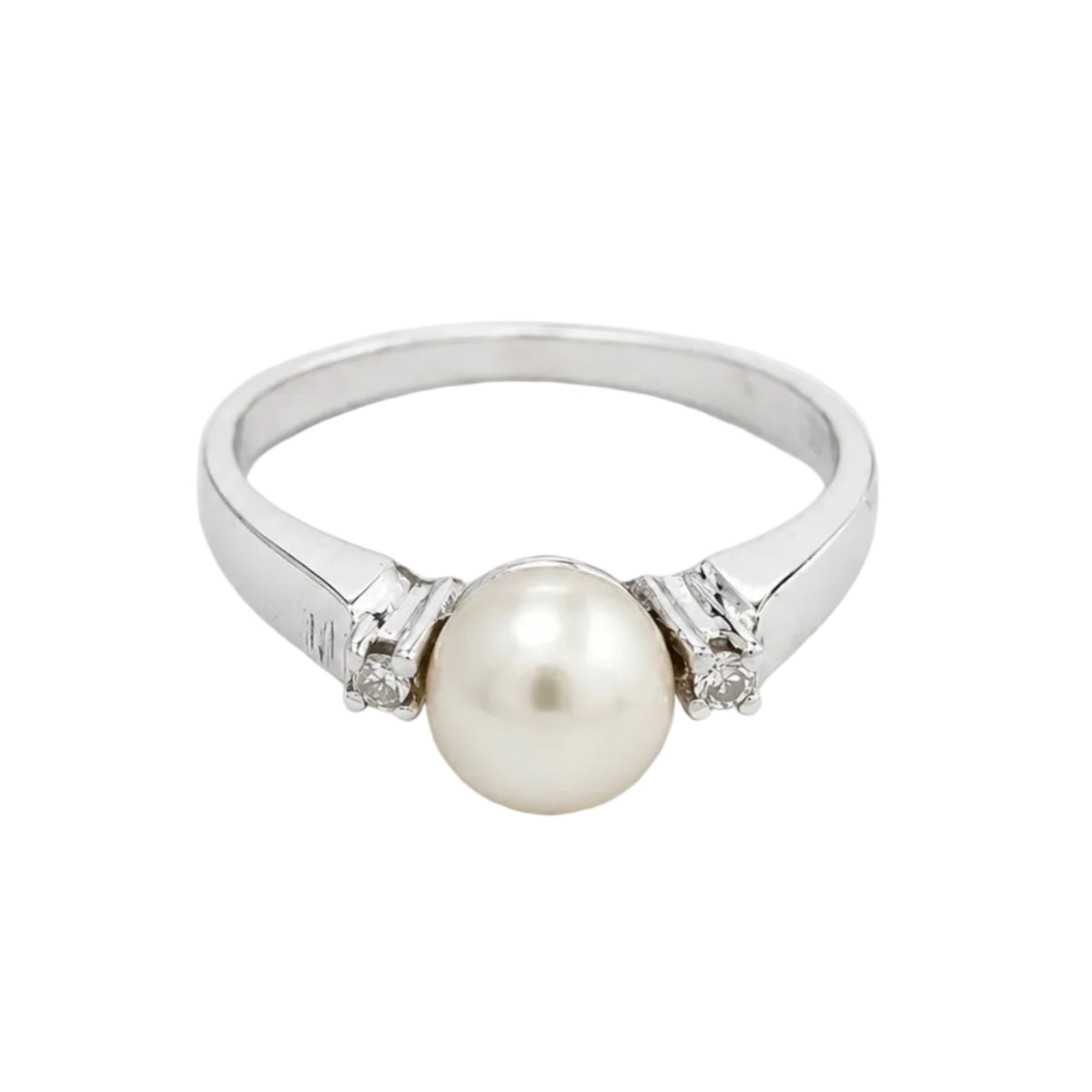 Trilogy Ring in White Gold, Pearl, and Diamonds
