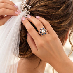 Bague Marguerite en or, perle, saphirs et diamants