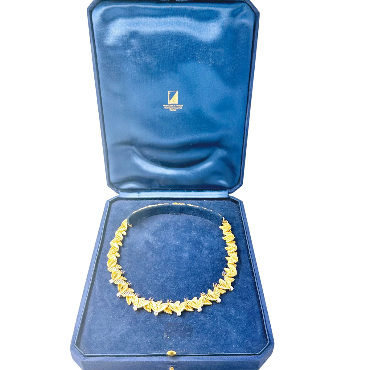 VAN CLEEF & ARPELS Choker Necklace with Yellow Gold Leaves, Sapphires, and Diamonds