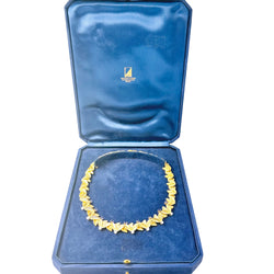 VAN CLEEF & ARPELS Choker Necklace with Yellow Gold Leaves, Sapphires, and Diamonds