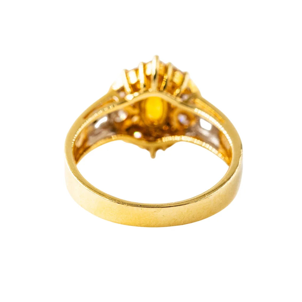 Bague Entourage en or jaune, saphir orange et diamants