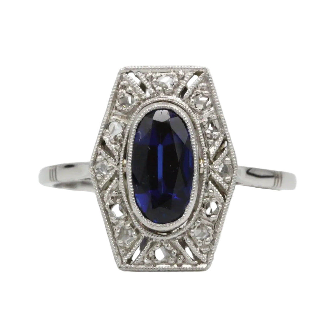 Entourage Ring in white gold, sapphire, and diamonds