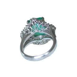Bague Entourage en platine, émeraude et diamants
