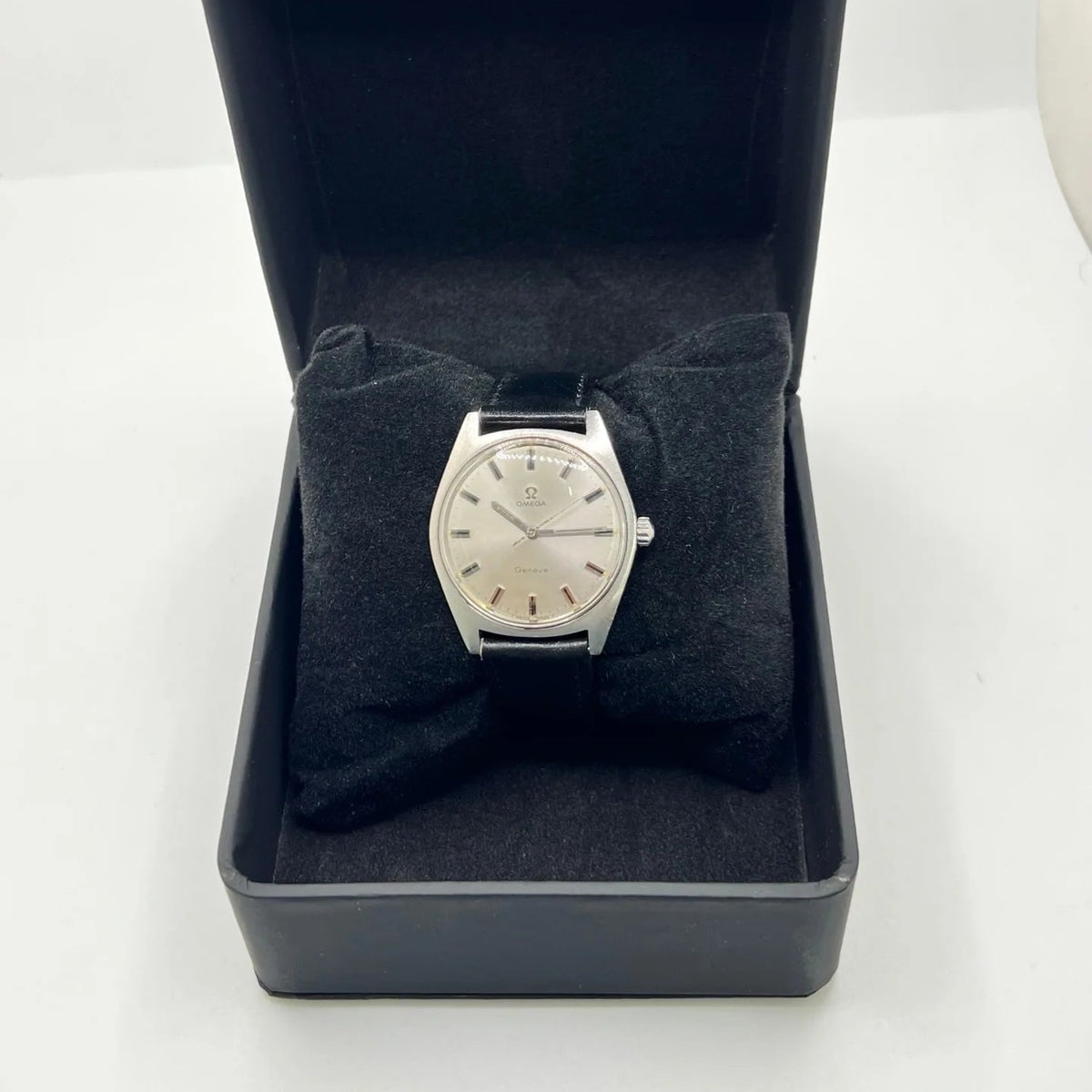 OMEGA watch in stainless steel and leather