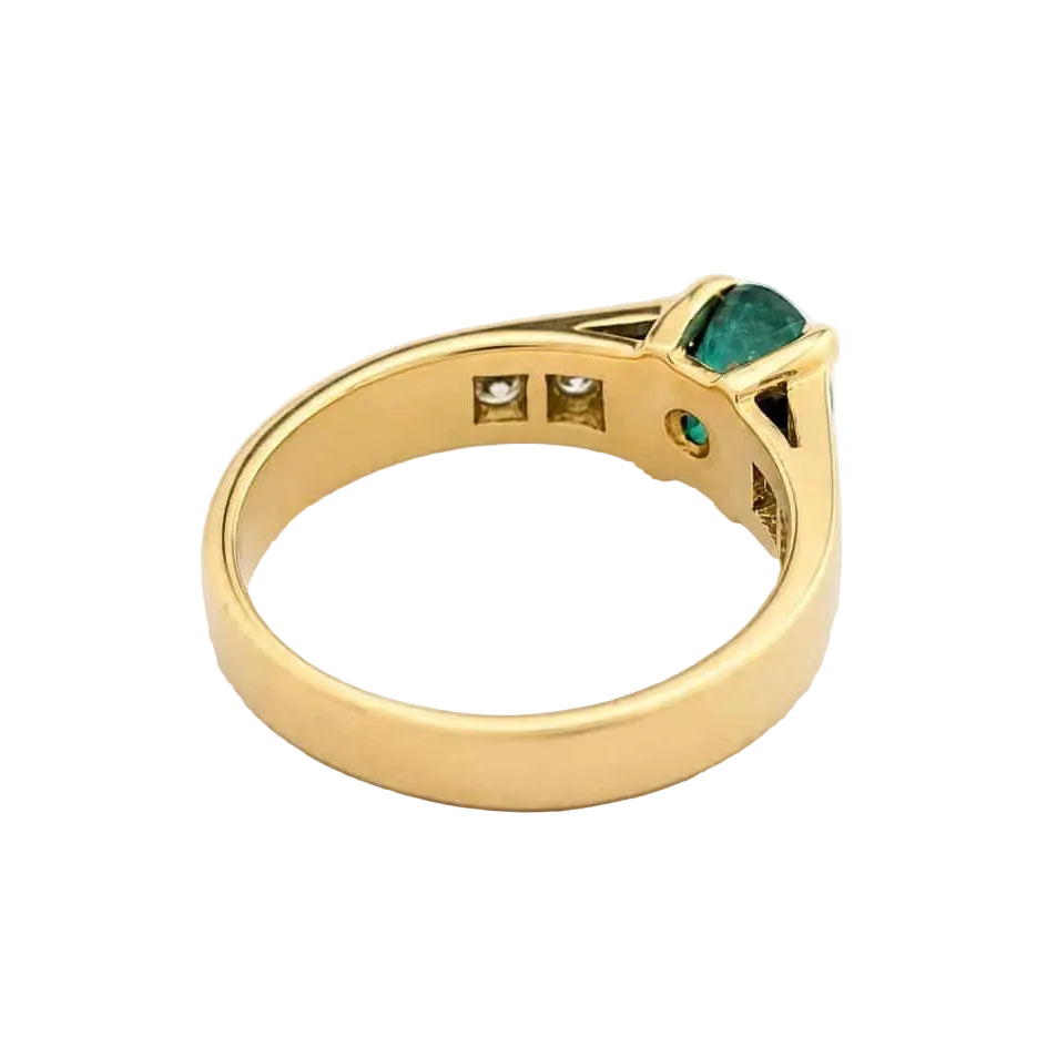 Yellow Gold Solitaire Ring with Emerald and Diamonds
