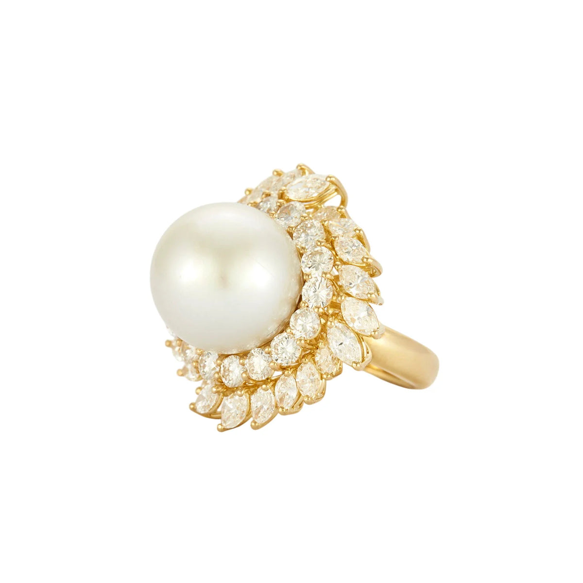 BUCHERER Cocktail Ring in yellow gold, pearl, and diamonds