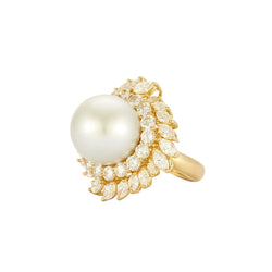 BUCHERER Cocktail Ring in yellow gold, pearl, and diamonds