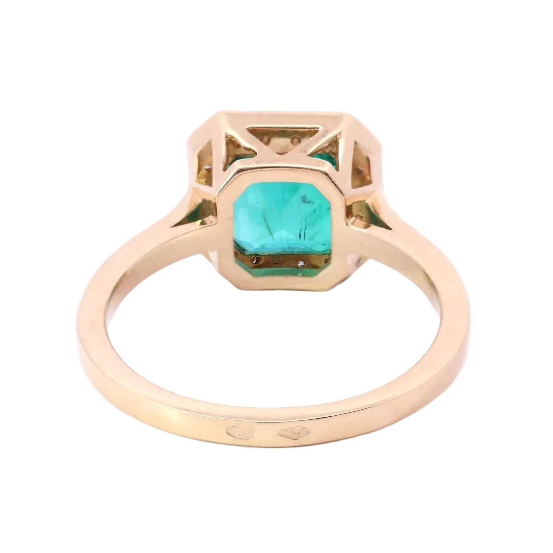 "Entourage" Ring in Yellow Gold, Emerald, and Diamonds