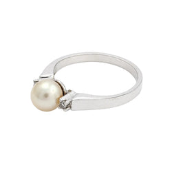 Trilogy Ring in White Gold, Pearl, and Diamonds