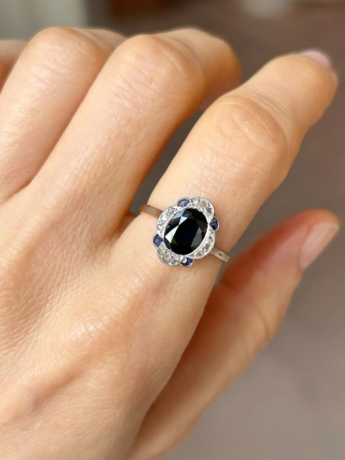 Art Deco ring in 18K yellow gold and platinum, with sapphires and diamonds