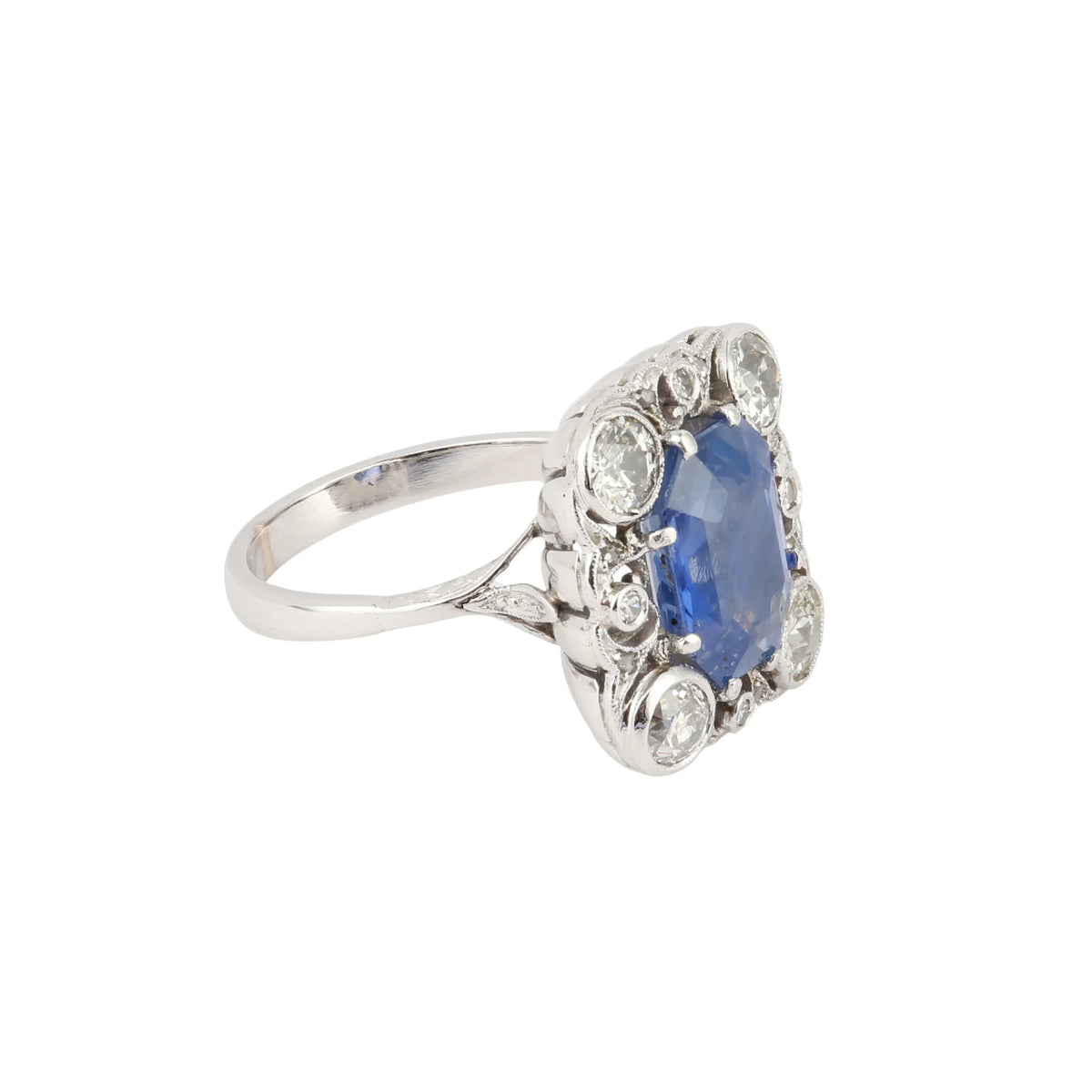 Bague Entourage en or blanc, platine, saphir et diamants