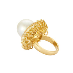 BUCHERER Cocktail Ring in yellow gold, pearl, and diamonds
