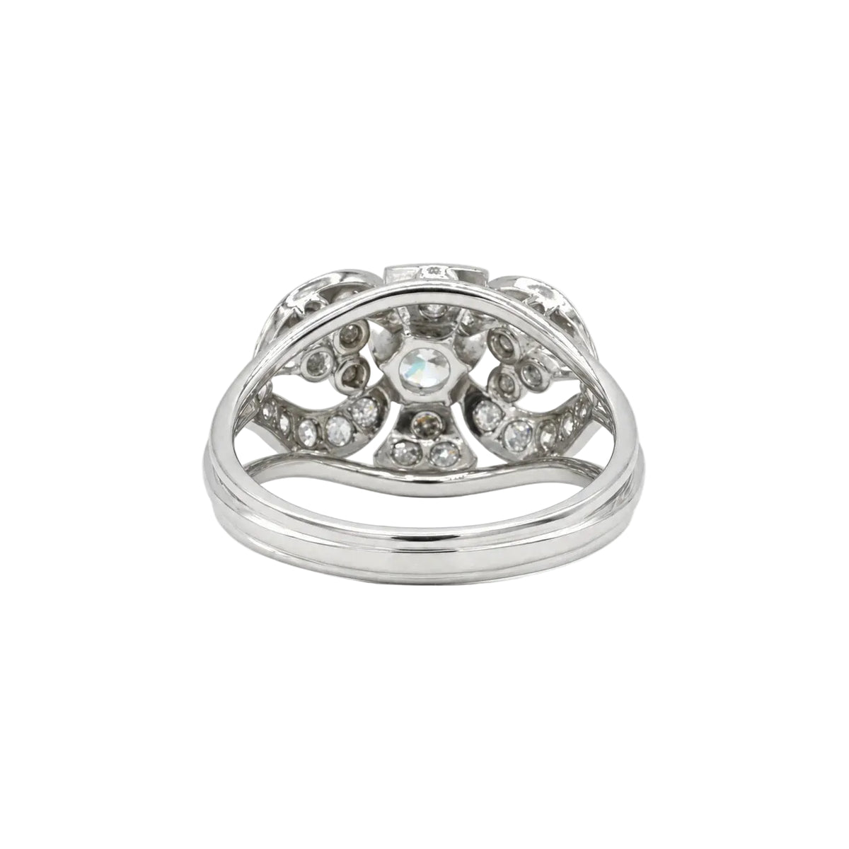 Entourage Ring in Platinum and Diamonds