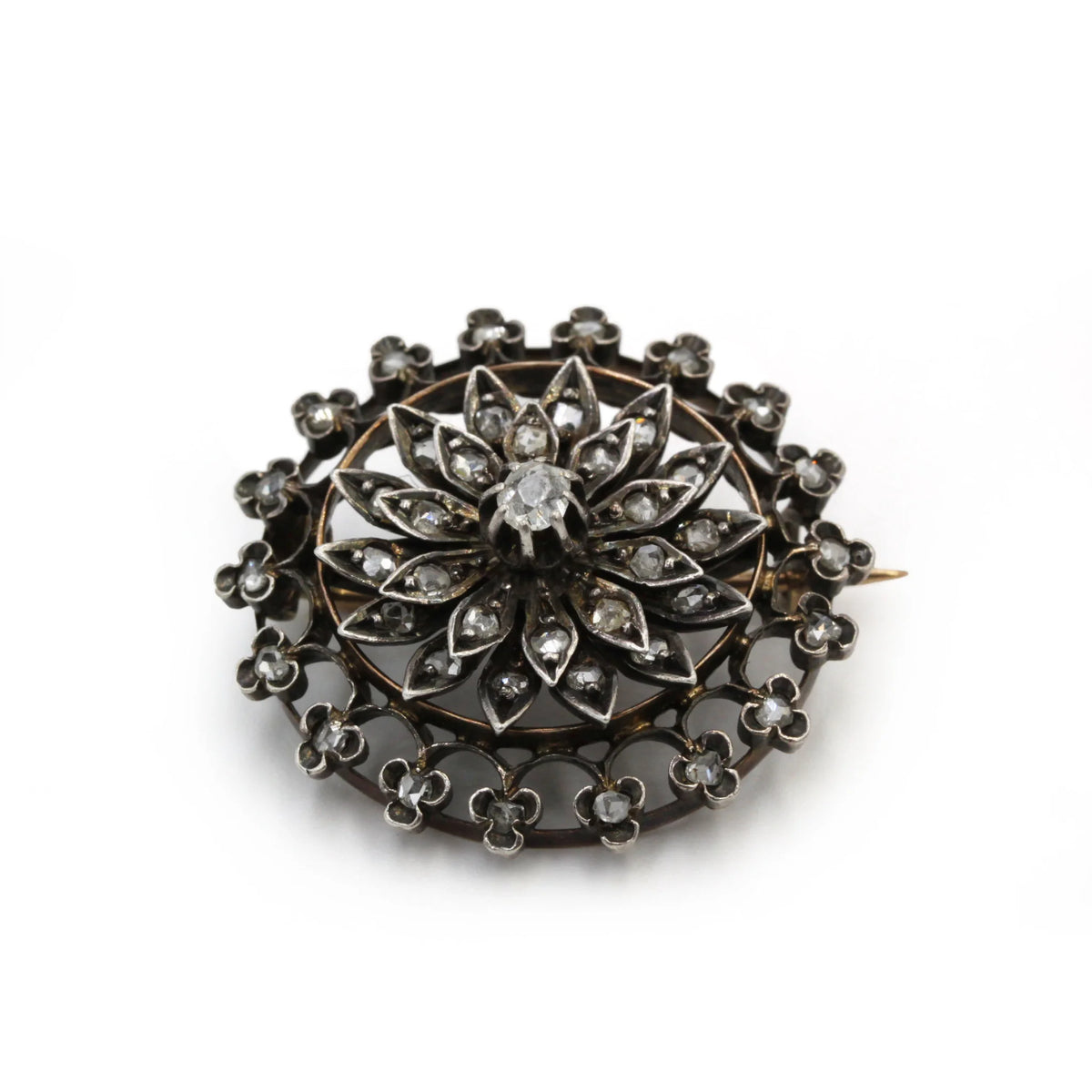 Brooch made of yellow gold, silver, and diamonds