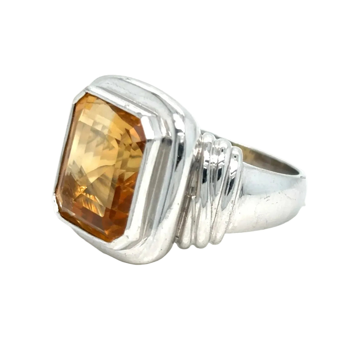 Cocktail Ring in White Gold and Citrine