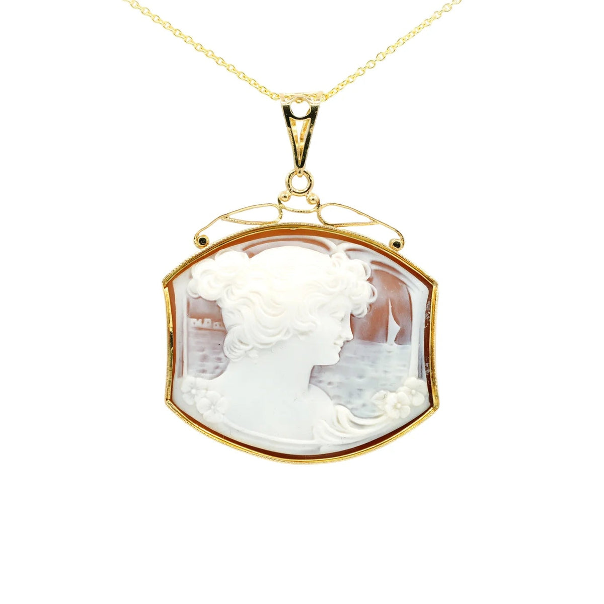 Yellow gold pendant with a cameo