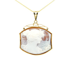 Yellow gold pendant with a cameo