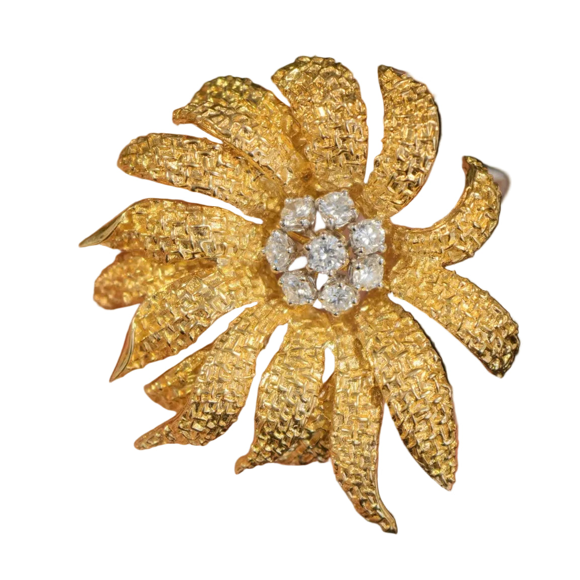 VAN CLEEF & ARPELS Clip Brooch in yellow gold and diamonds