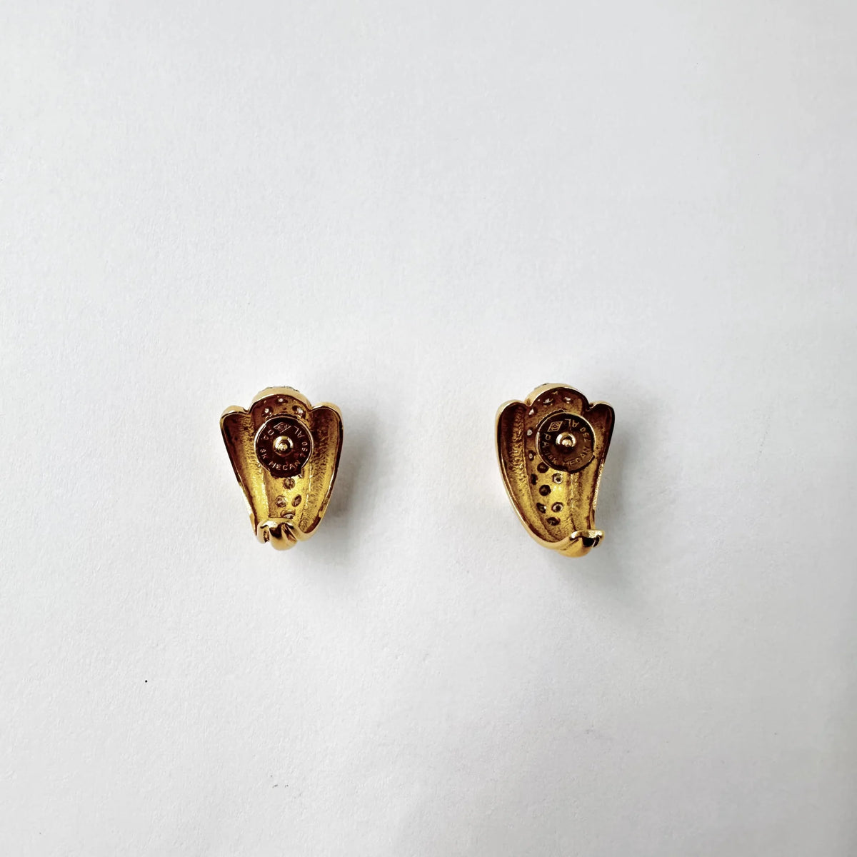 Earrings in white gold, yellow gold, and diamonds