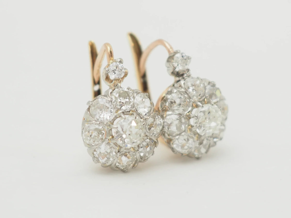 Lever-back earrings in yellow gold, Platinum, and Diamonds