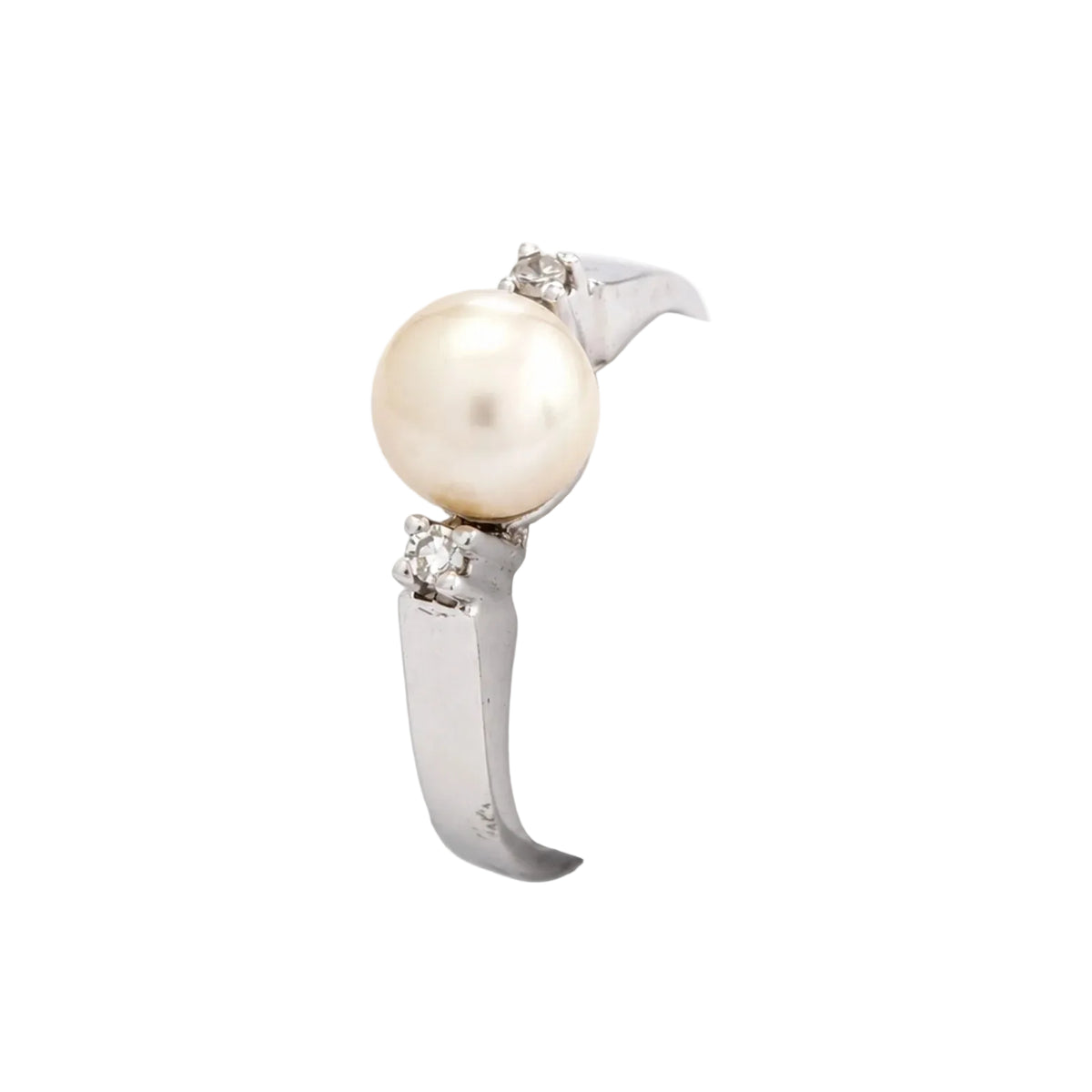 Trilogy Ring in White Gold, Pearl, and Diamonds