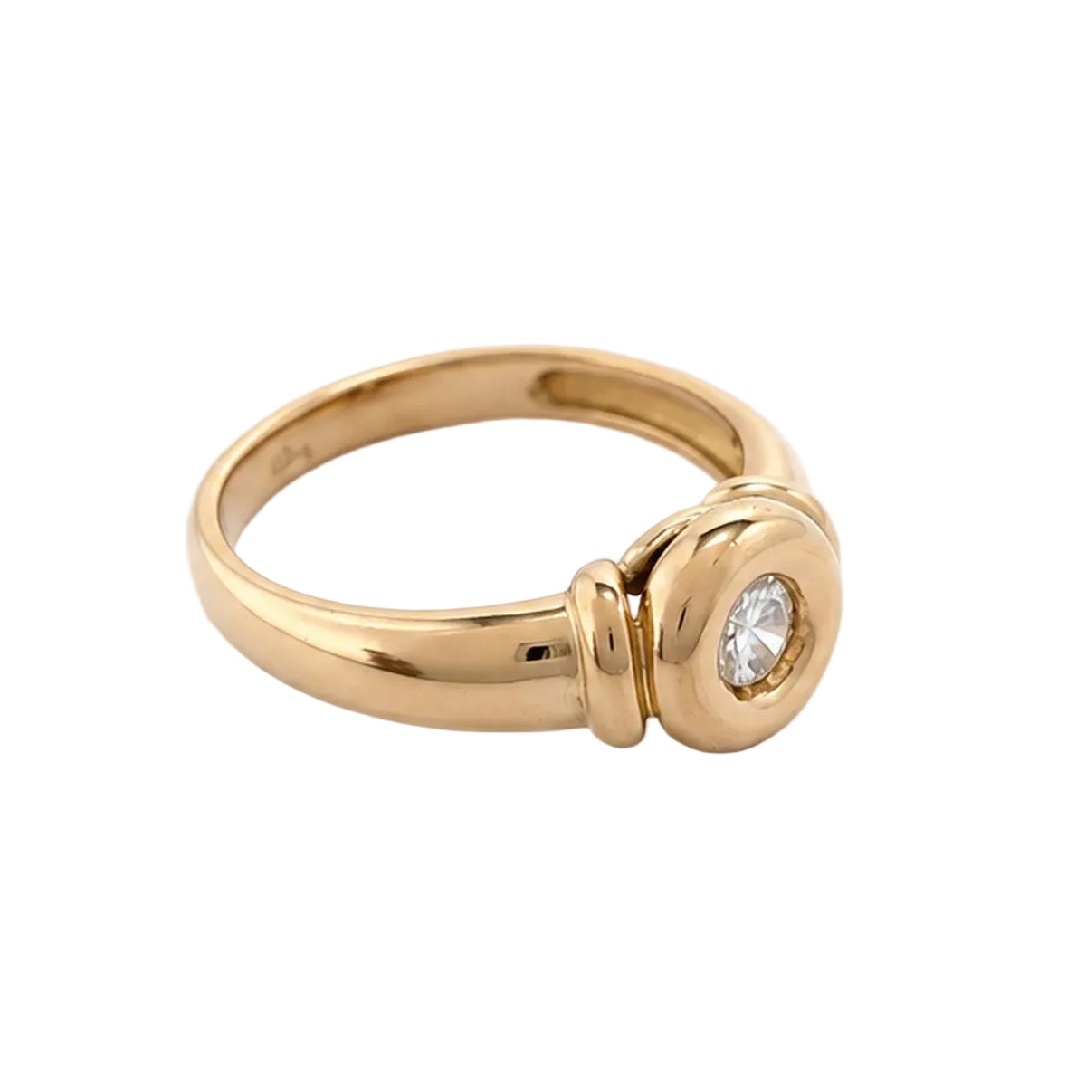 Yellow Gold Solitaire Ring with Diamond