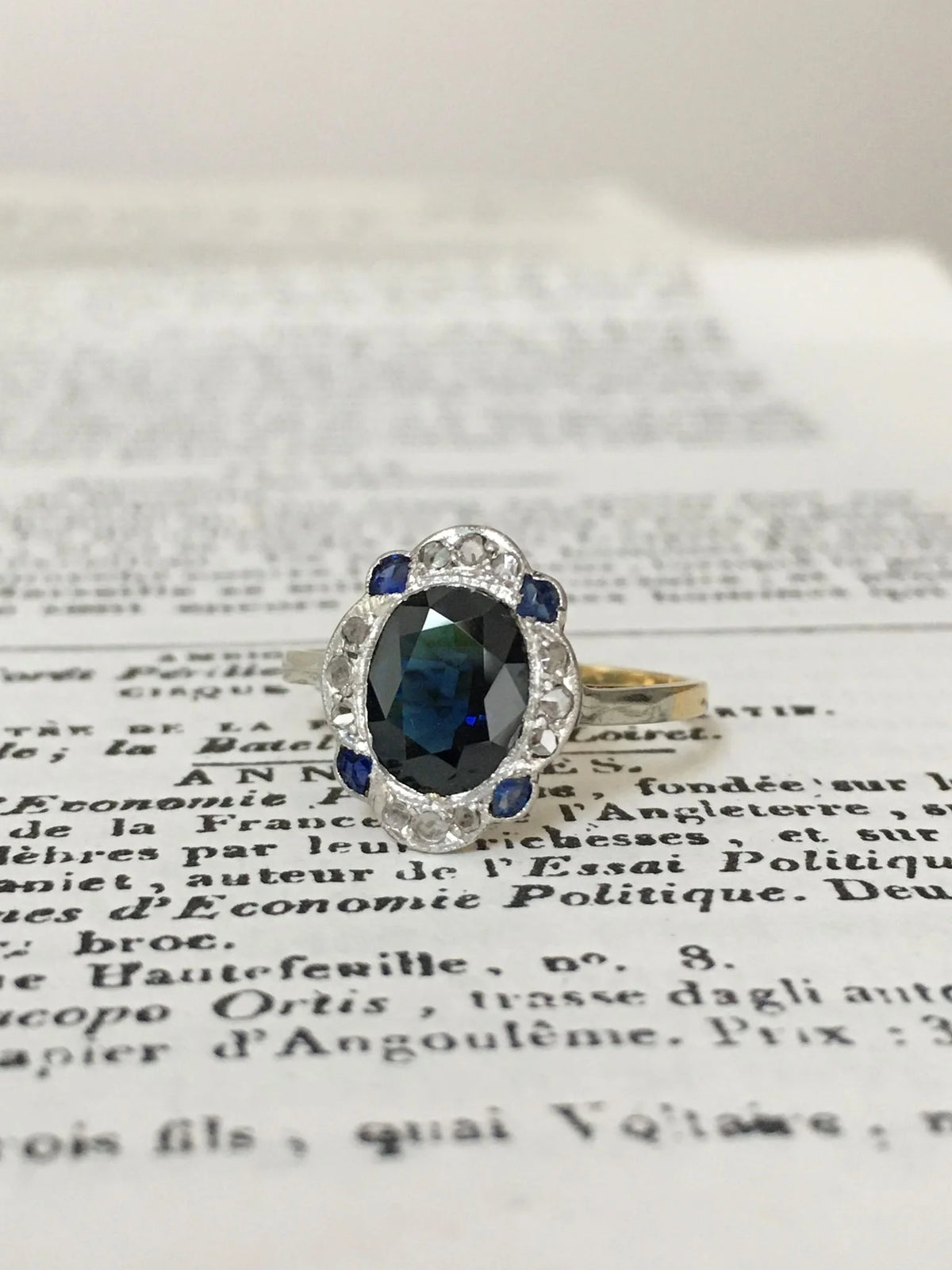 Bague Art-Déco en or jaune 18K et platine saphir et diamants