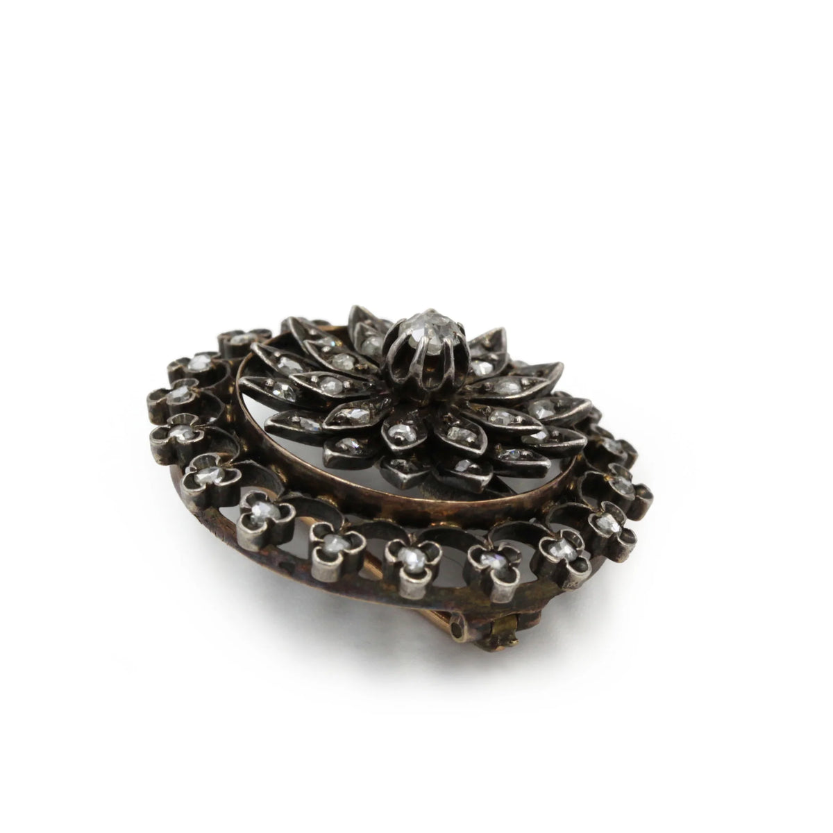 Brooch made of yellow gold, silver, and diamonds