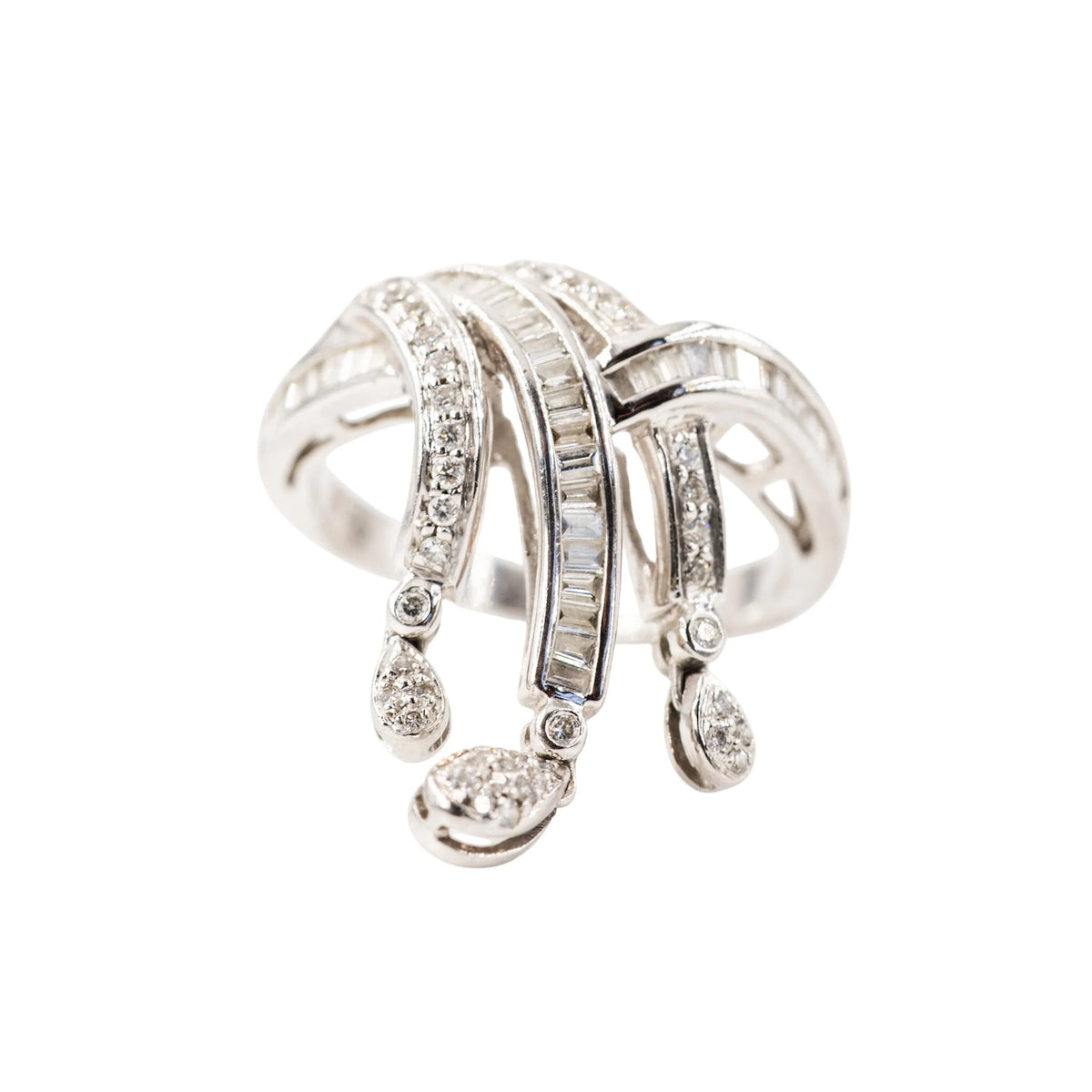 "Rubans" Ring in White Gold and Diamonds