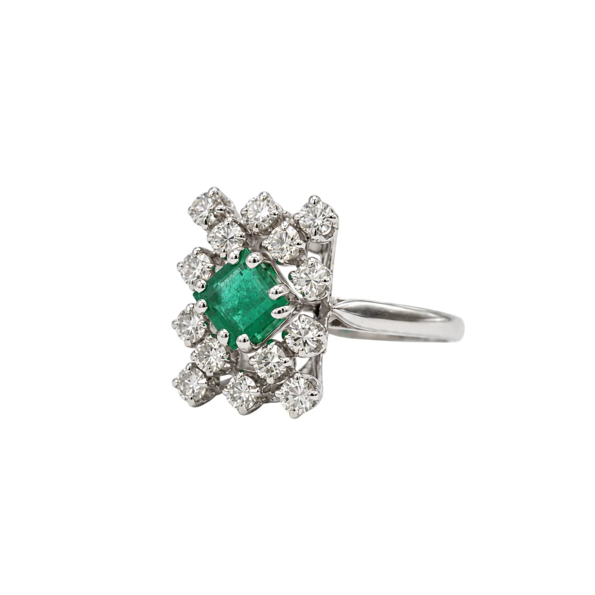 Bague Marguerite en or blanc, émeraude et diamants