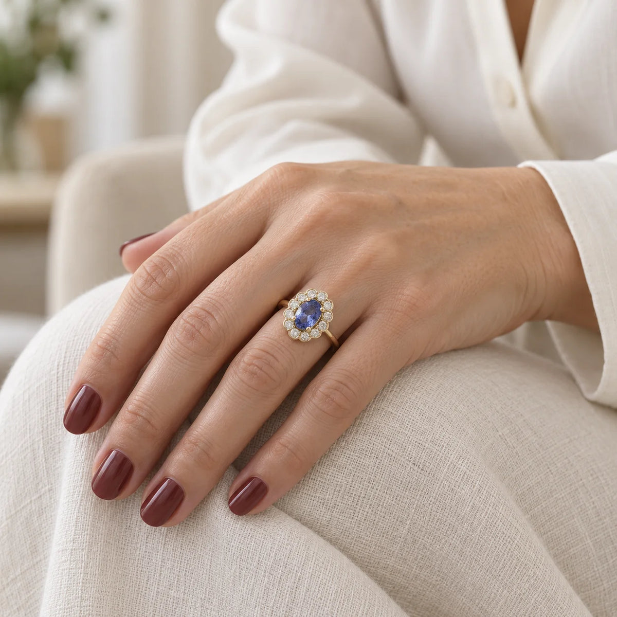 Marguerite Ring in Yellow Gold, Sapphire, and Diamonds