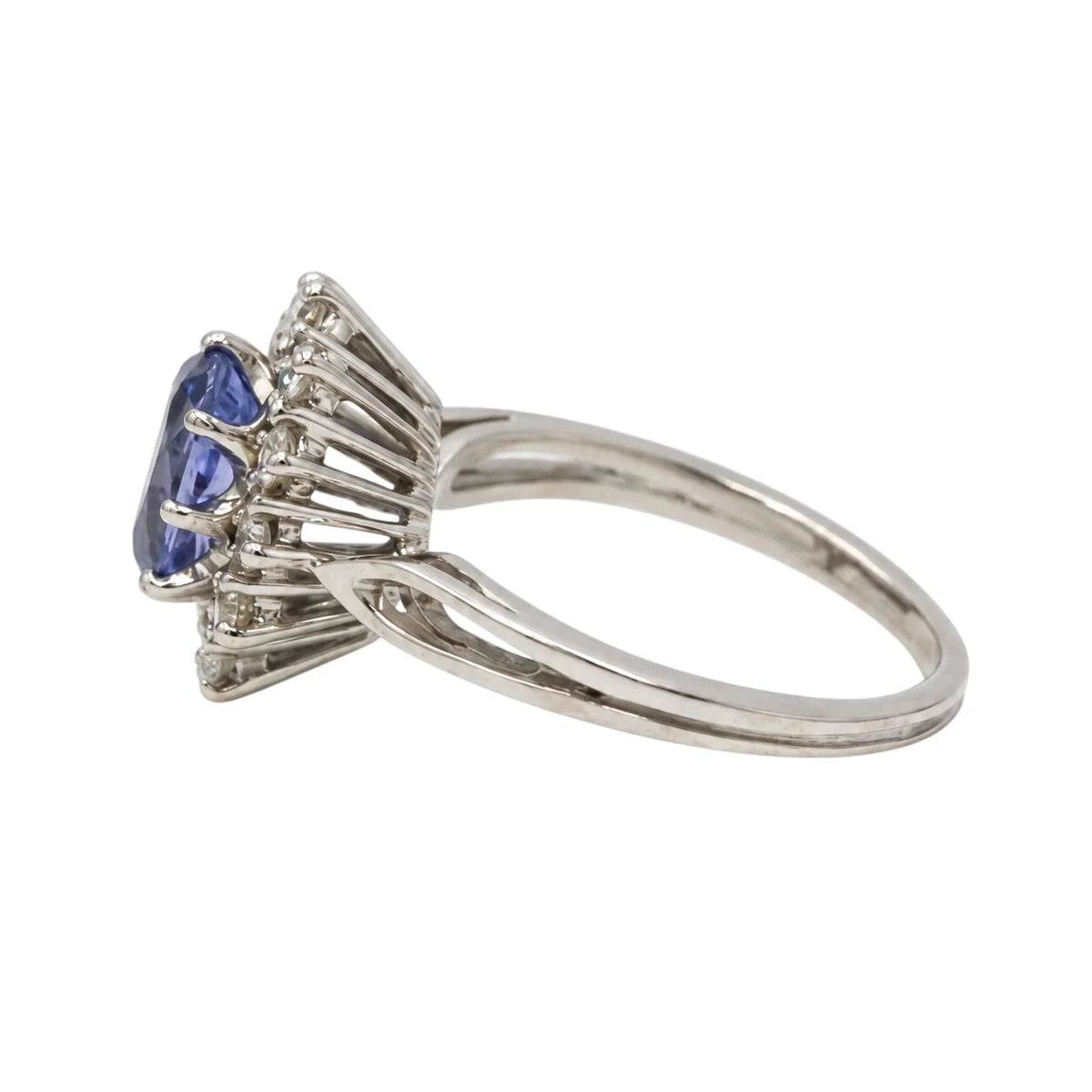 Bague Marguerite en or blanc, saphir et diamants