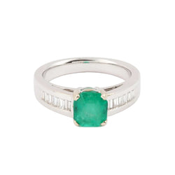 White Gold Solitaire Ring with Emerald and Diamonds