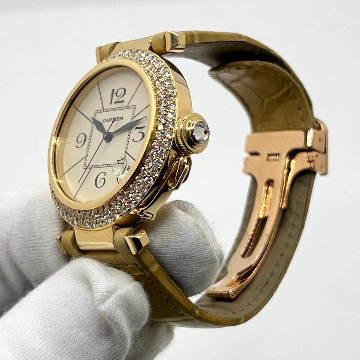 Montre CARTIER Pasha en or jaune, or rose, cuir et diamants