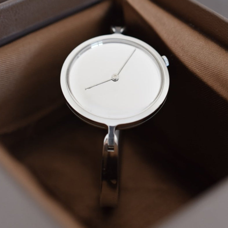 Georg Jensen dame, "Vivianna" Bangle Watch, numérotée 227, Circa 1970 - Castafiore