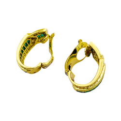 Boucles d'oreilles Van Cleef & Arpels, "Ceinture", or jaune, diamants et émeraude.