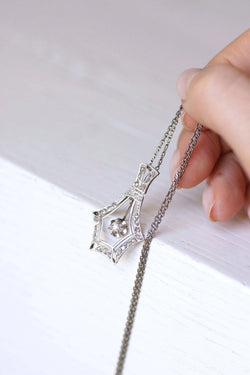 Grand pendentif Art Déco or blanc et diamants - Castafiore
