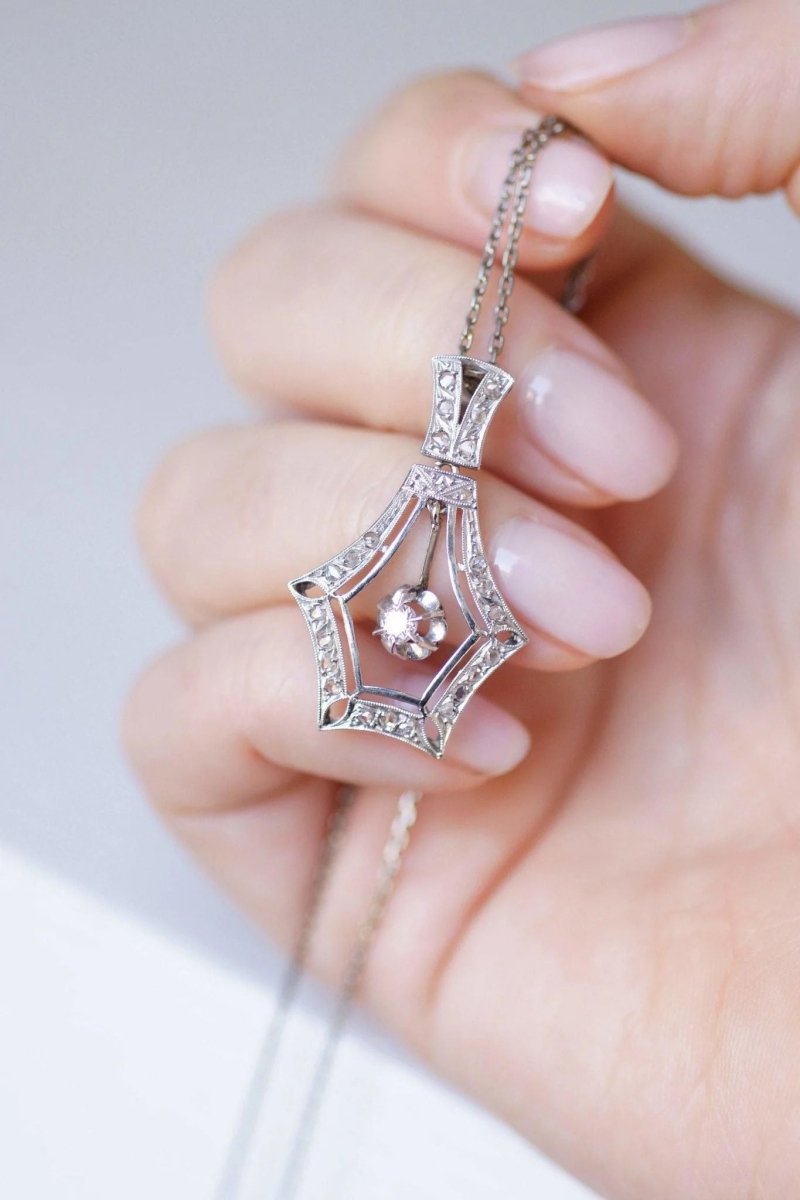 Grand pendentif Art Déco or blanc et diamants - Castafiore