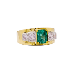 Bague bandeau deux tons d'or, émeraude et diamants.