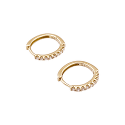 Paire de petites créoles en or jaune, diamants.
